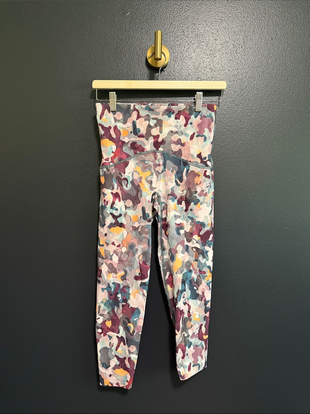 Spanx Booty Boost Active Leggings 7/8 Painted Camo Pink Multi High Rise size Med